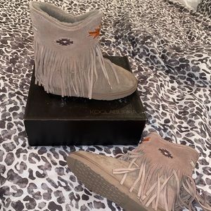 Kookaburra fringe boots